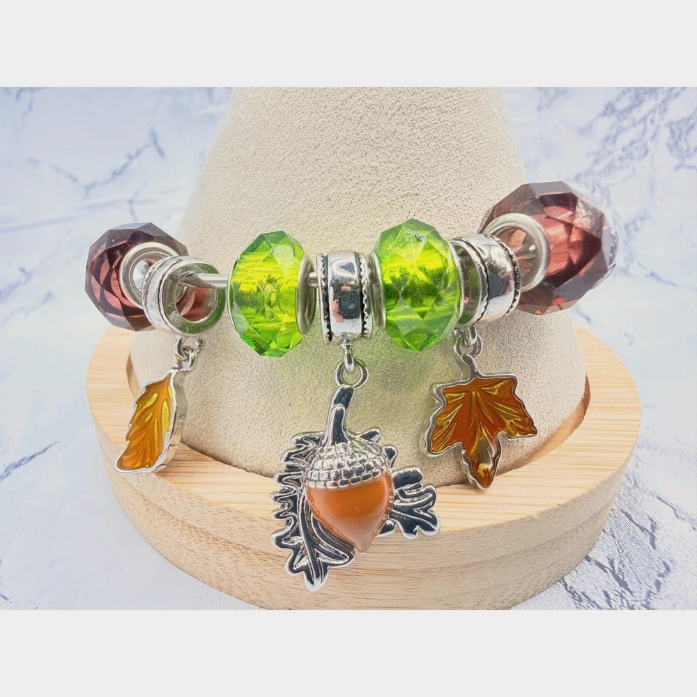 Autumn Acorn Oak Leaf‎ Charm Bracelet Glass Beads Silver Tone Expandable